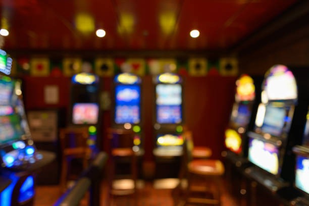 Erek Erek roulette wheel and betting layout with live dealer