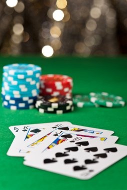 Live-dealer table layout with multiple camera angles